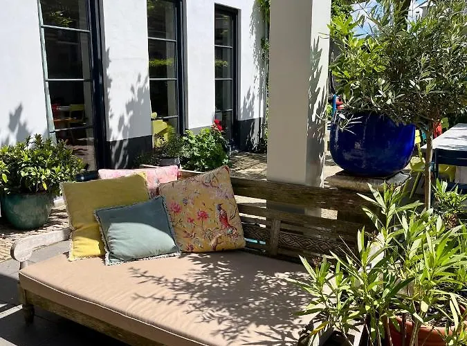 Holiday home Luxe Tuinhuis Nabij Amsterdam Oostzaan