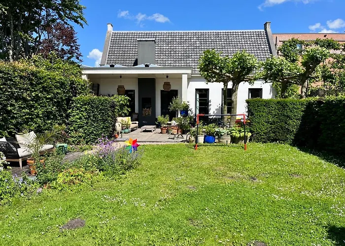 Luxe Tuinhuis Nabij Amsterdam Oostzaan