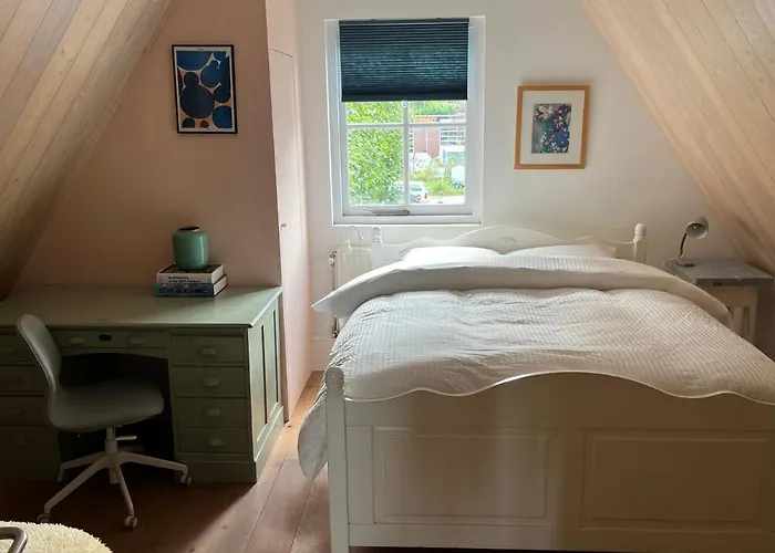 Luxe Tuinhuis Nabij Amsterdam Oostzaan