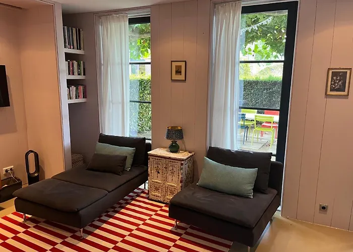 Luxe Tuinhuis Nabij Amsterdam Holiday home Oostzaan