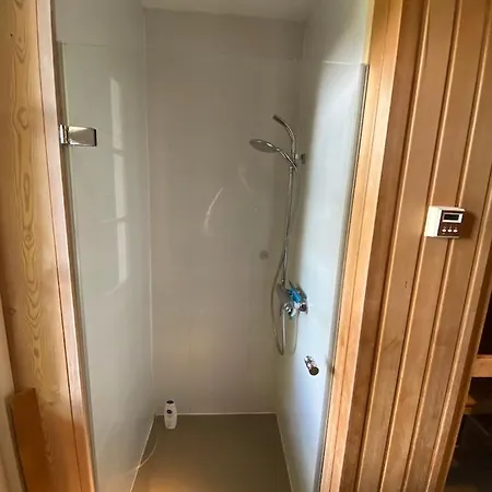 Luxe Tuinhuis Nabij Amsterdam * אוסטזאן