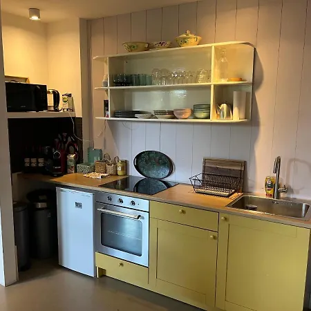 Luxe Tuinhuis Nabij Amsterdam בית נופש אוסטזאן