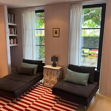 Luxe Tuinhuis Nabij Amsterdam בית נופש אוסטזאן